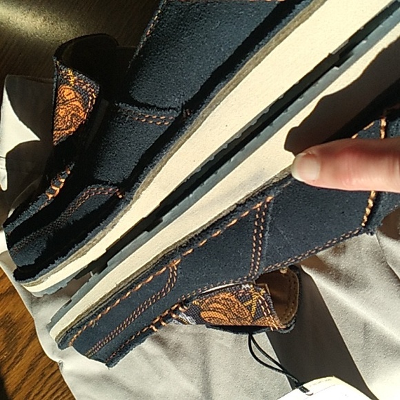 😍☄️NWT Women's Ariat Cruisers navy blue leather suede CUTE!! shoes size 7B 😍☄️ - Picture 6 of 12